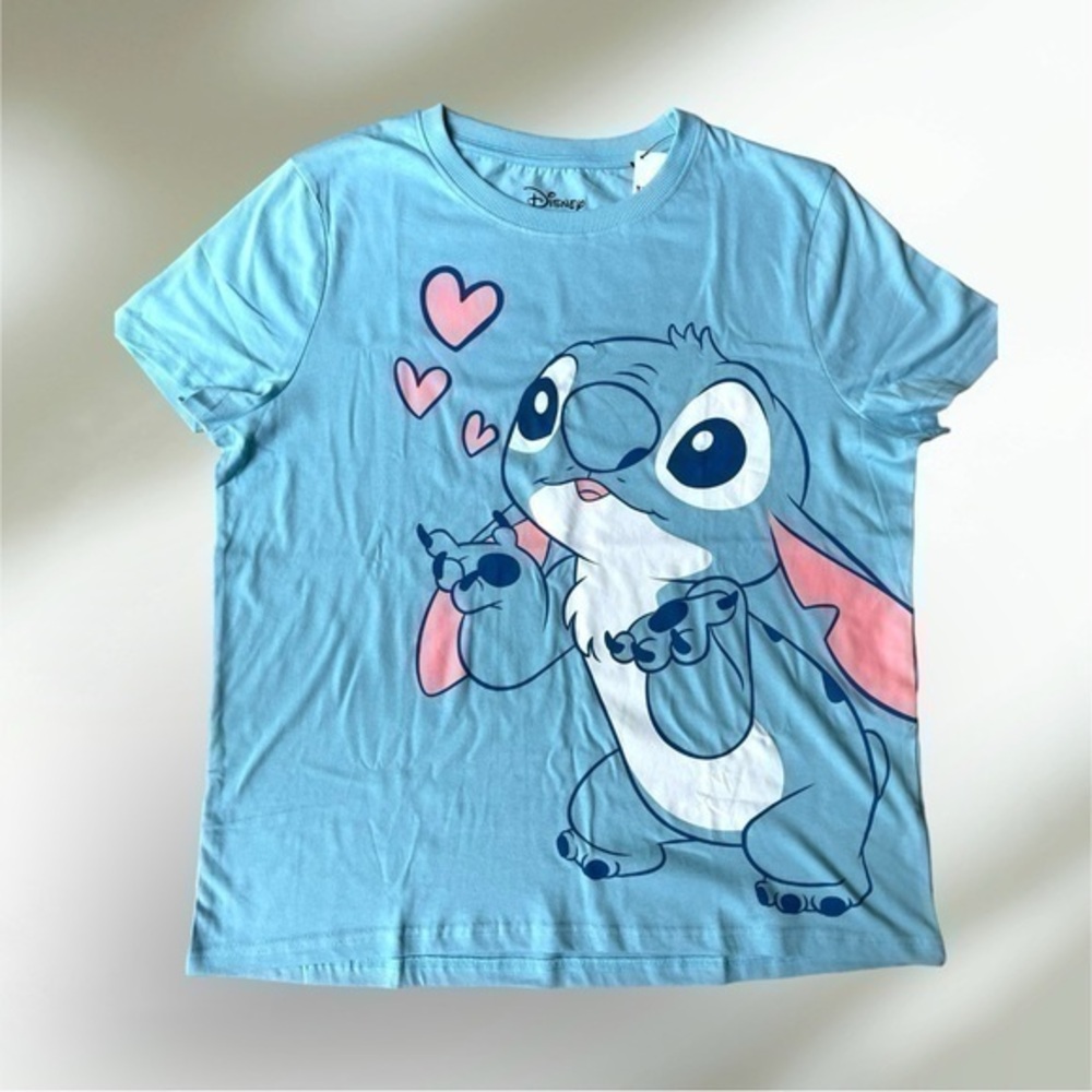 Disney : Stitch Valentines Kisses Shirt ✨ ( Size M ) NWT